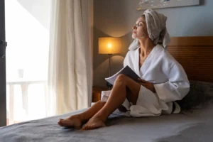 A girl is staying after the suana